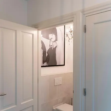 B&w Apartment *