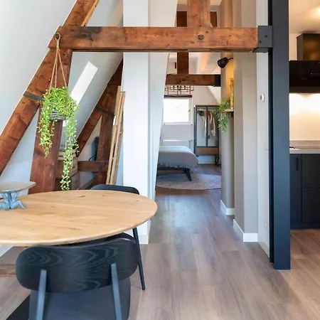 B&w Apartment *